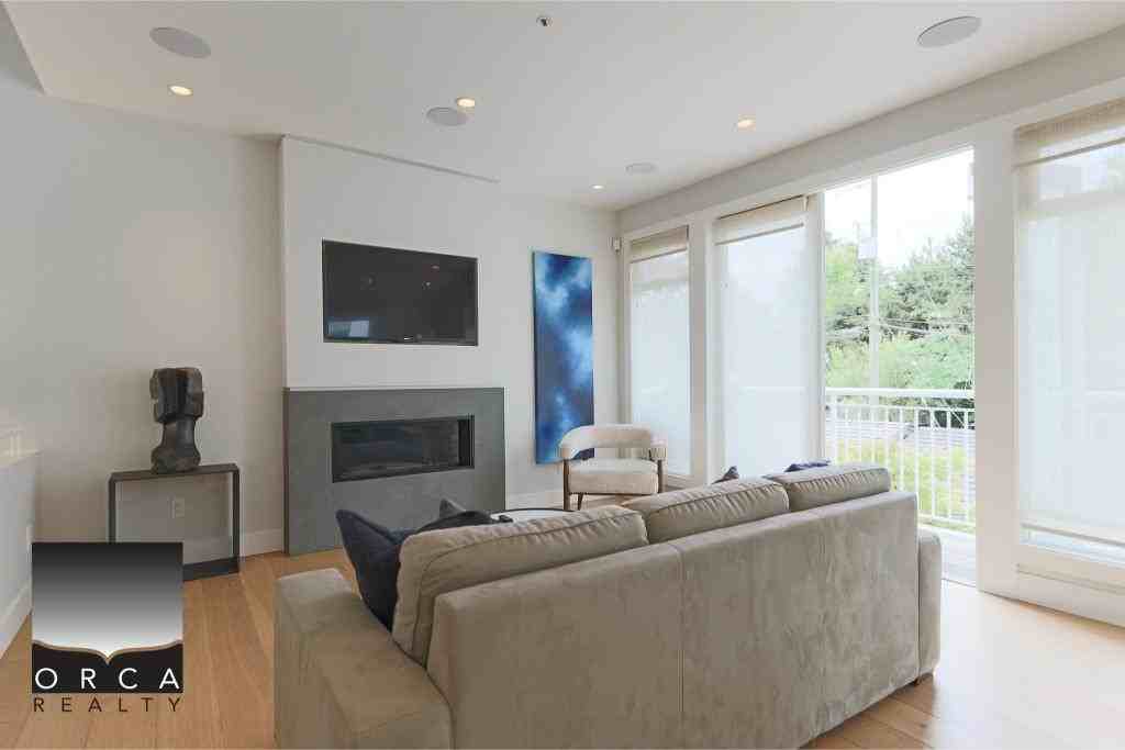 2090 Whyte Ave - Photo 3 of 50