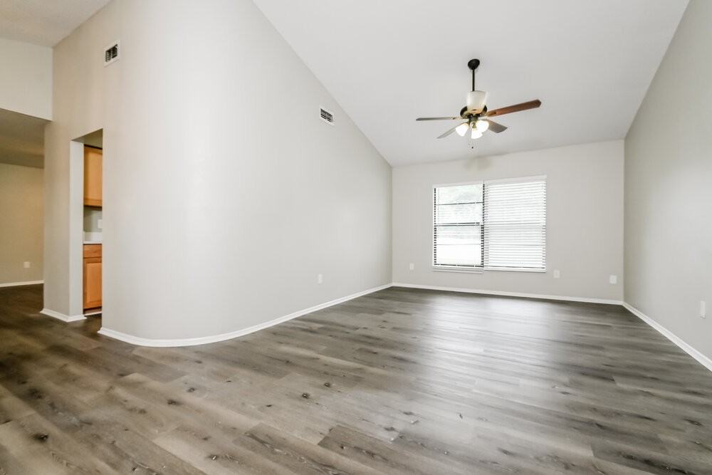 10119 Deepbrook Dr - Photo 3 of 16