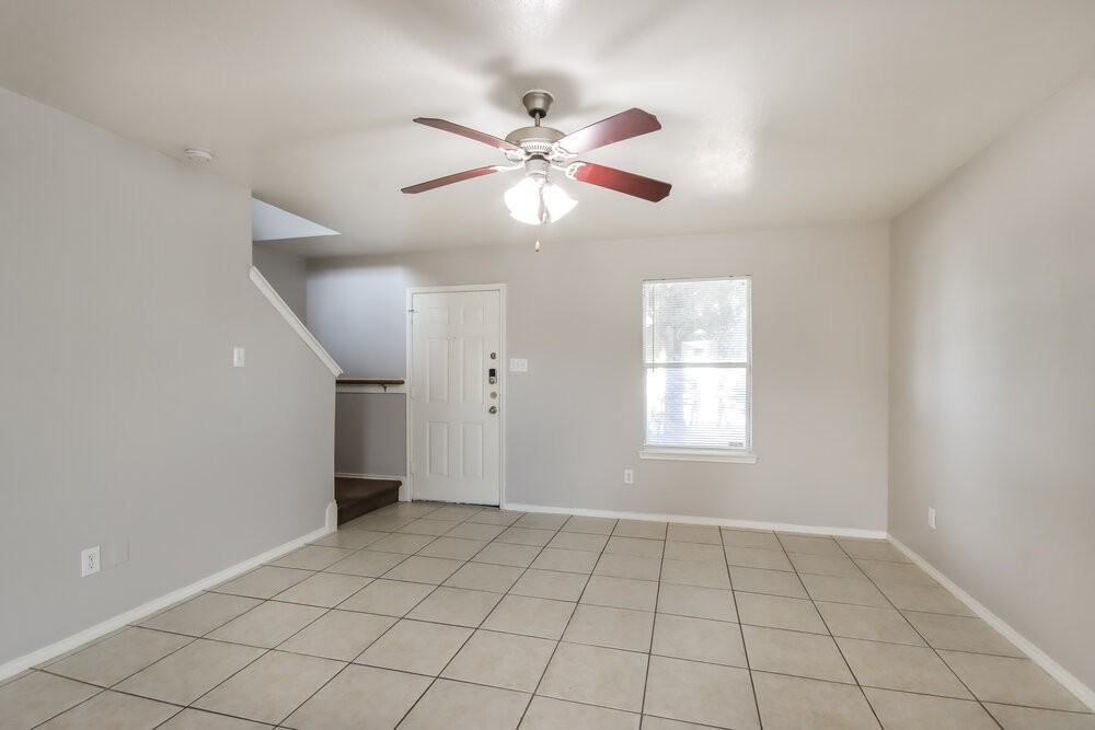 21243 Linden House Ct - Photo 4 of 25