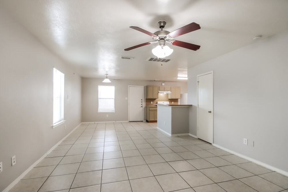 21243 Linden House Ct - Photo 5 of 25