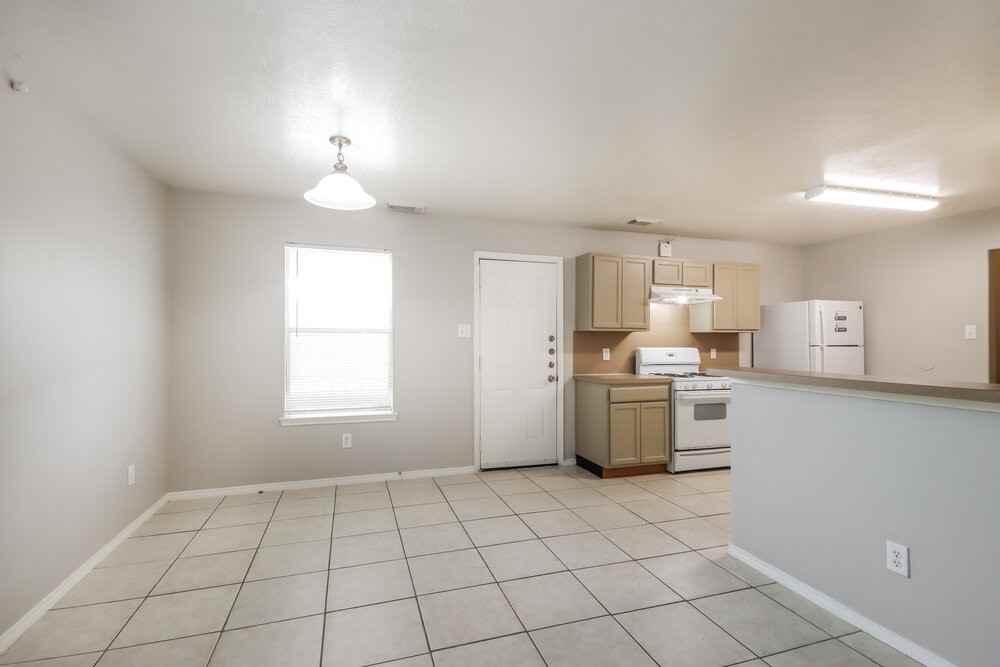 21243 Linden House Ct - Photo 6 of 25