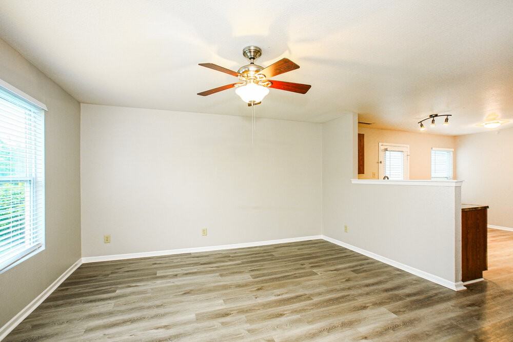 15442 Gallow Ln - Photo 6 of 16