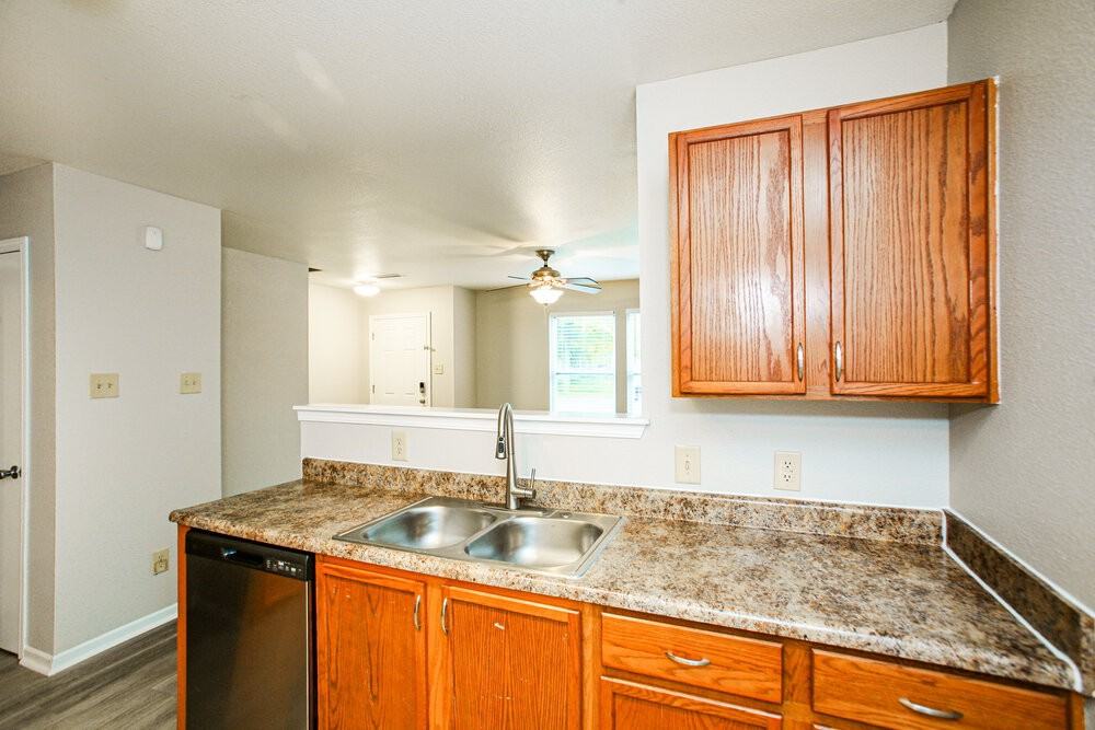 15442 Gallow Ln - Photo 7 of 16