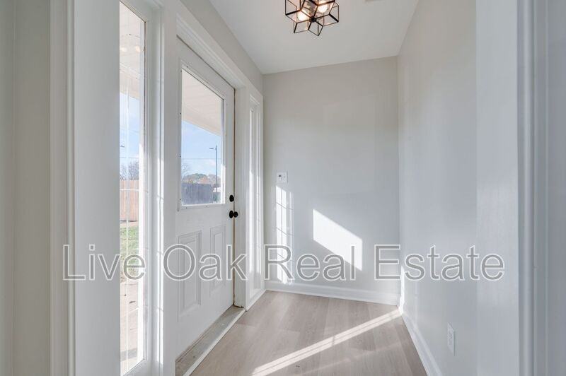 6124 Lexington Ct #B - Photo 4 of 20