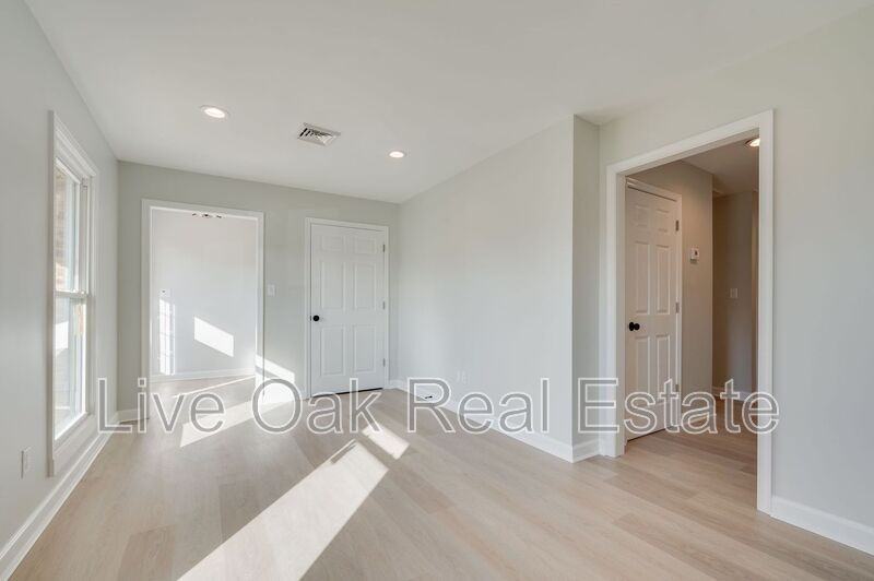 6124 Lexington Ct #B - Photo 6 of 20