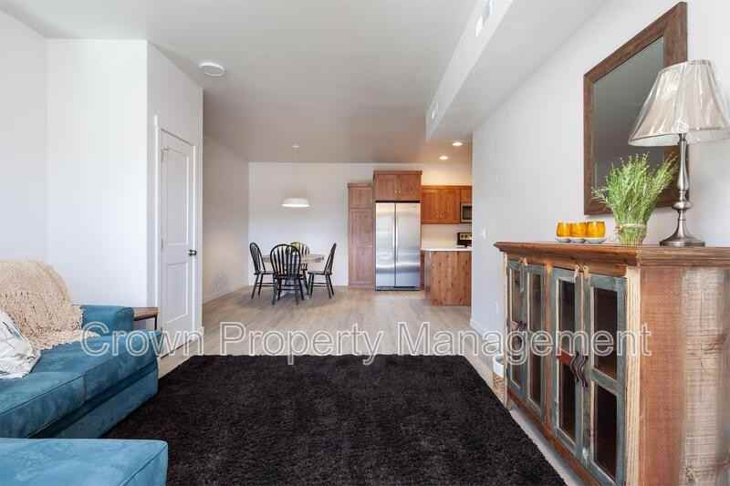 202 Sawyer Ln - Photo 2 of 34