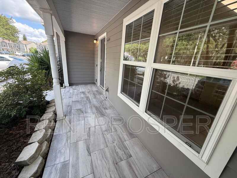 4435 Brook Hollow Cir - Photo 3 of 23