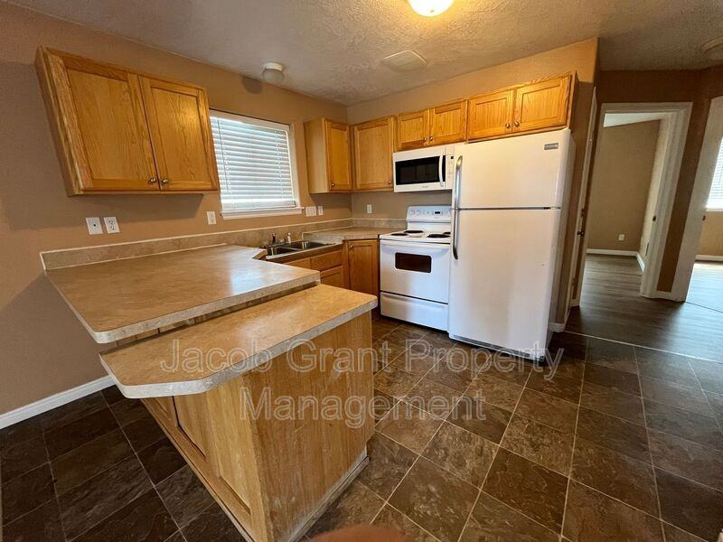 975 Eve Dr #1 - Photo 4 of 9