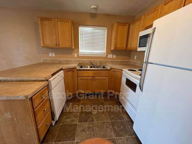 975 Eve Dr #1 - Photo 5 of 9