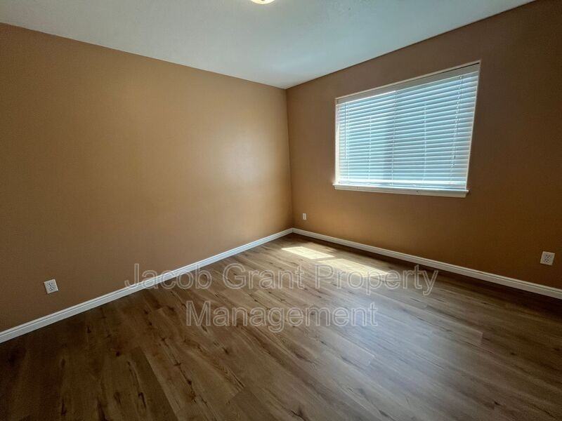 975 Eve Dr #1 - Photo 7 of 9