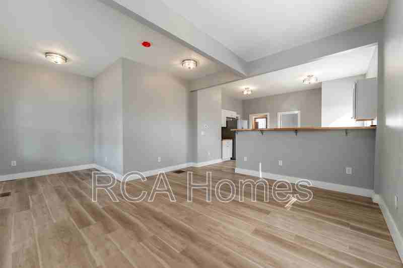 646 W 30th St - Photo 3 of 13