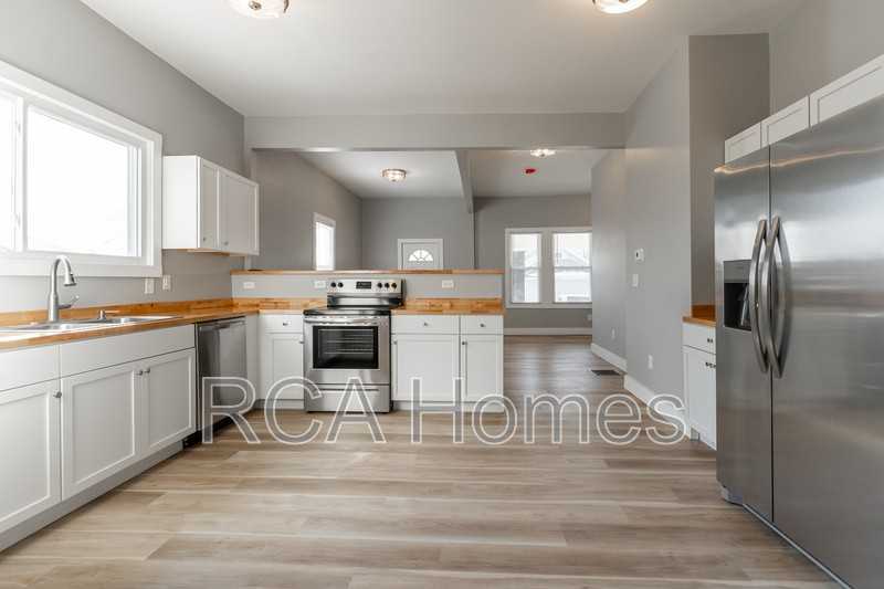 646 W 30th St - Photo 4 of 13