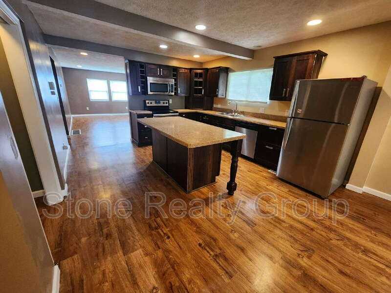 2724 Maple Ave #A - Photo 4 of 13