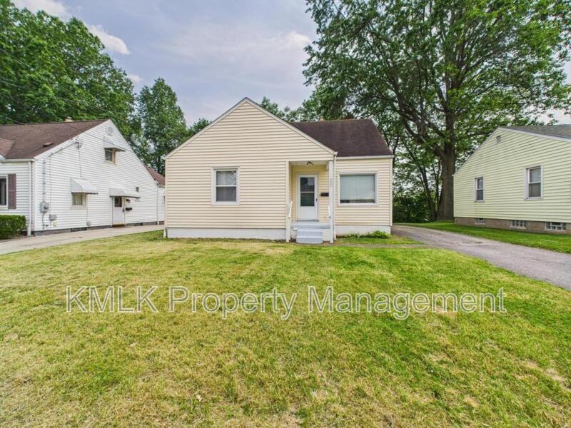 636 Lurie Ave - Photo 2 of 38