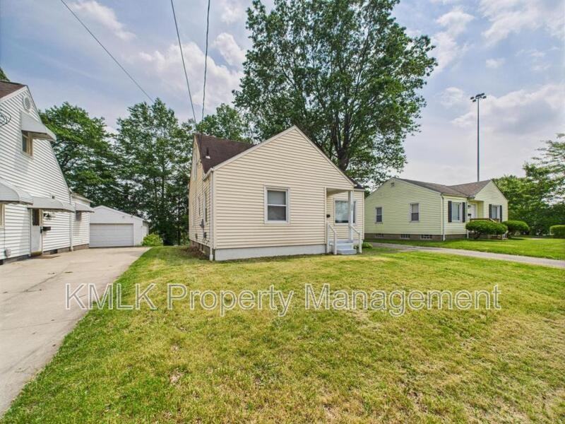 636 Lurie Ave - Photo 3 of 38