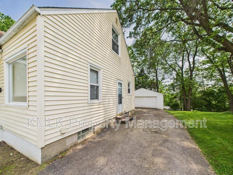 636 Lurie Ave - Photo 5 of 38