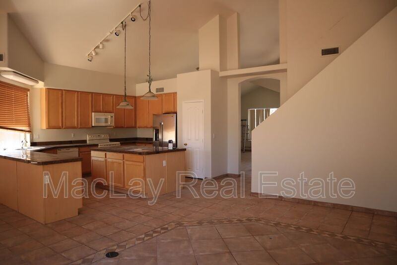 1191 S Sandstone St - Photo 3 of 12