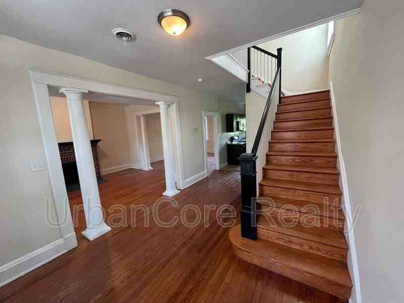 709 N 35th St - Photo 3 of 25