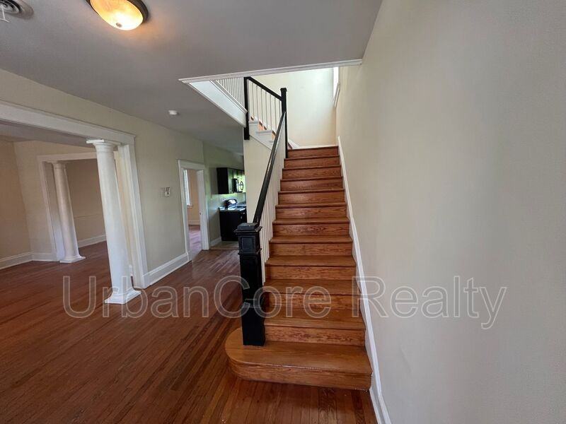 709 N 35th St - Photo 4 of 25