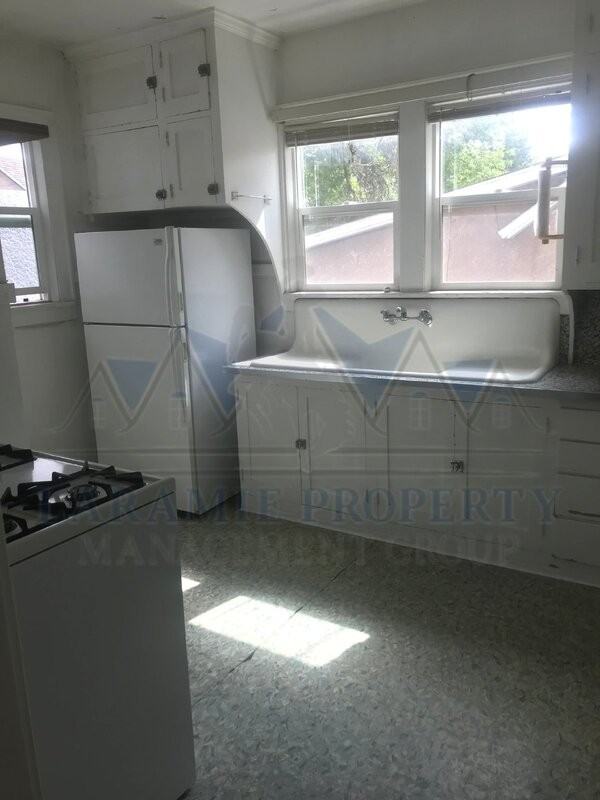 515 E Lewis St - Photo 2 of 8