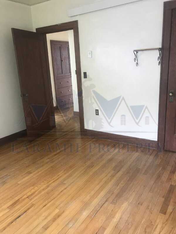 515 E Lewis St - Photo 3 of 8