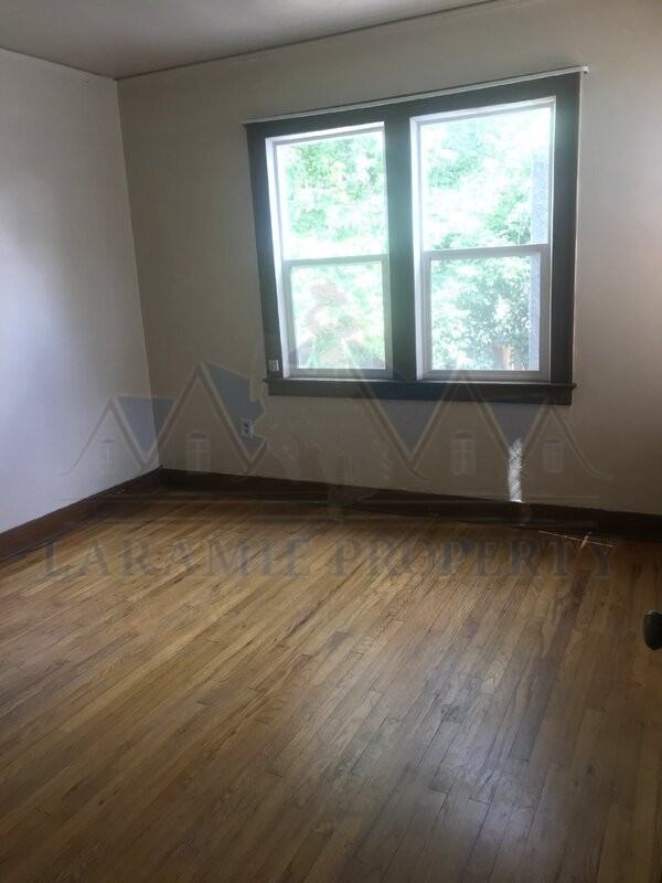 515 E Lewis St - Photo 4 of 8