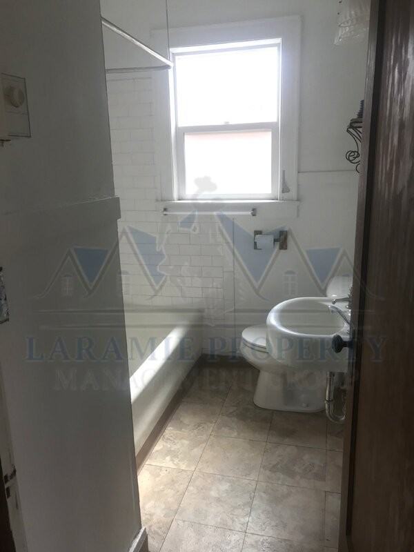 515 E Lewis St - Photo 6 of 8