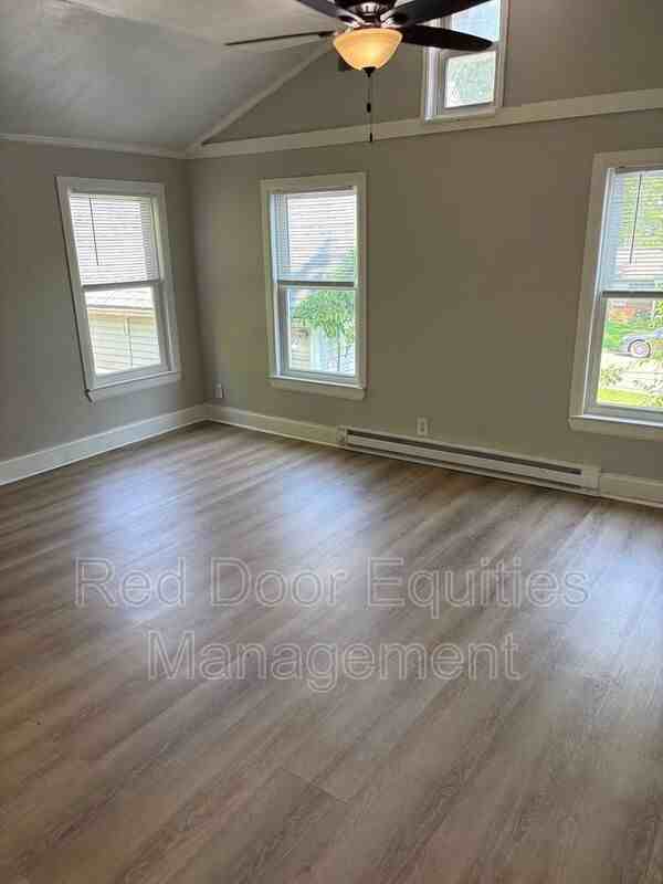 718 W Hubert Ave