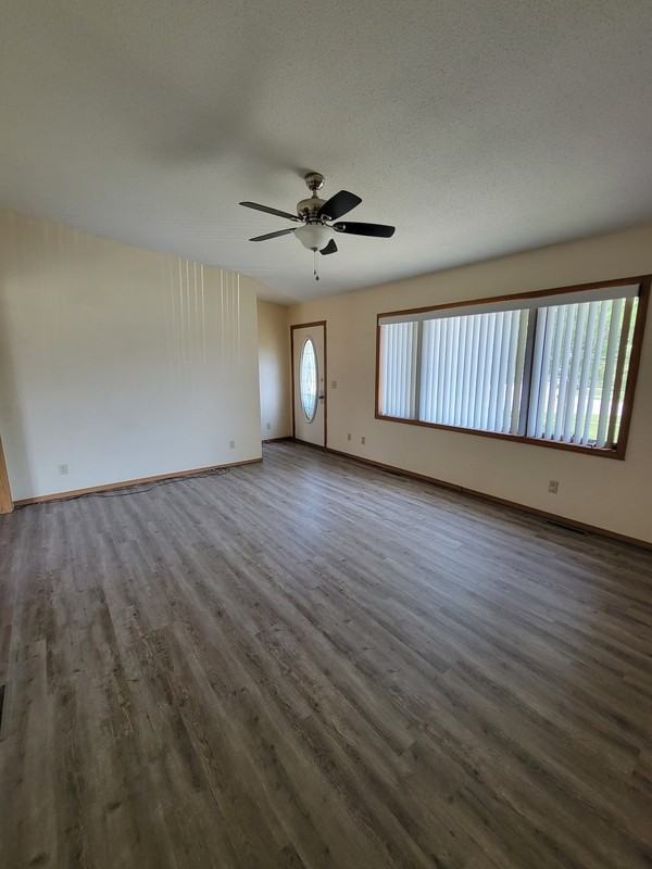 1106 Greenview St - Photo 2 of 11