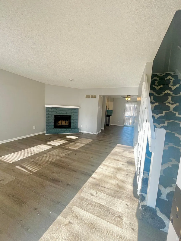 405 Ne Highland Ln - Photo 2 of 15