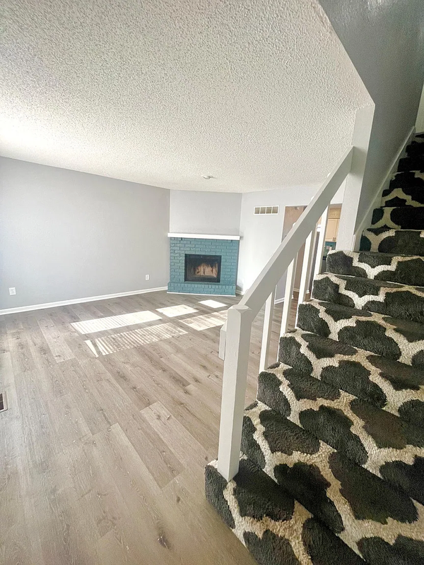 405 Ne Highland Ln - Photo 3 of 15