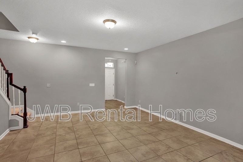 409 Richmond Drive - Photo 5 of 20