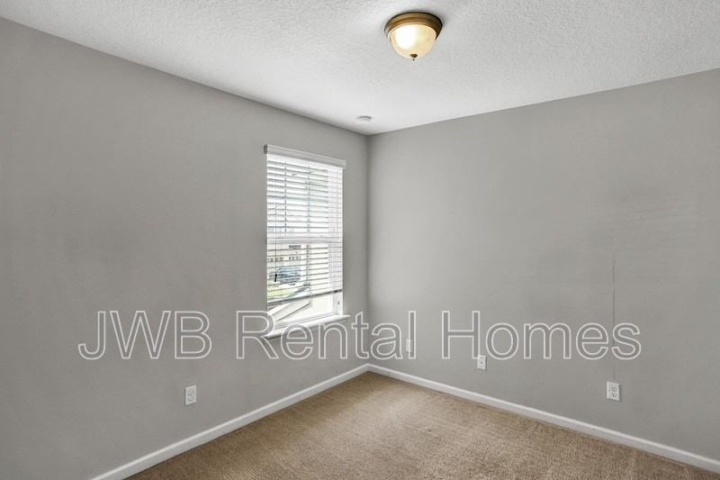 409 Richmond Drive - Photo 6 of 20