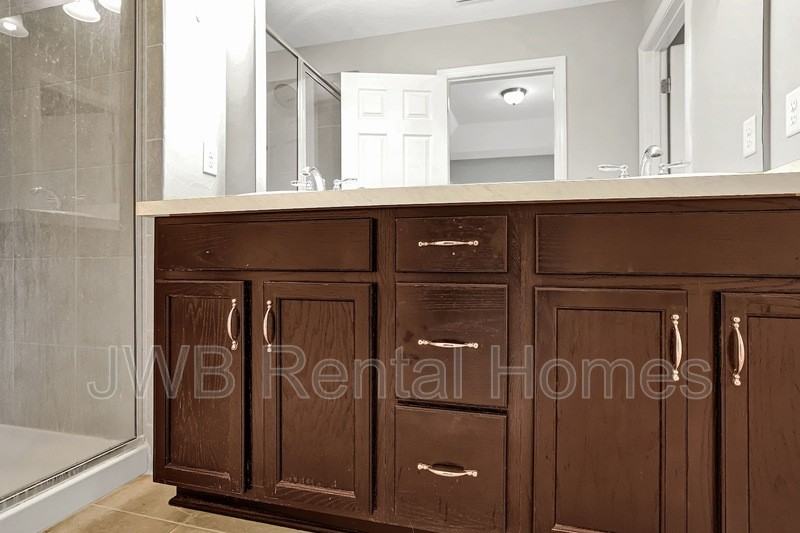 409 Richmond Drive - Photo 7 of 20