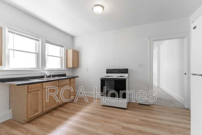 1125 N Dearborn St - Photo 4 of 11