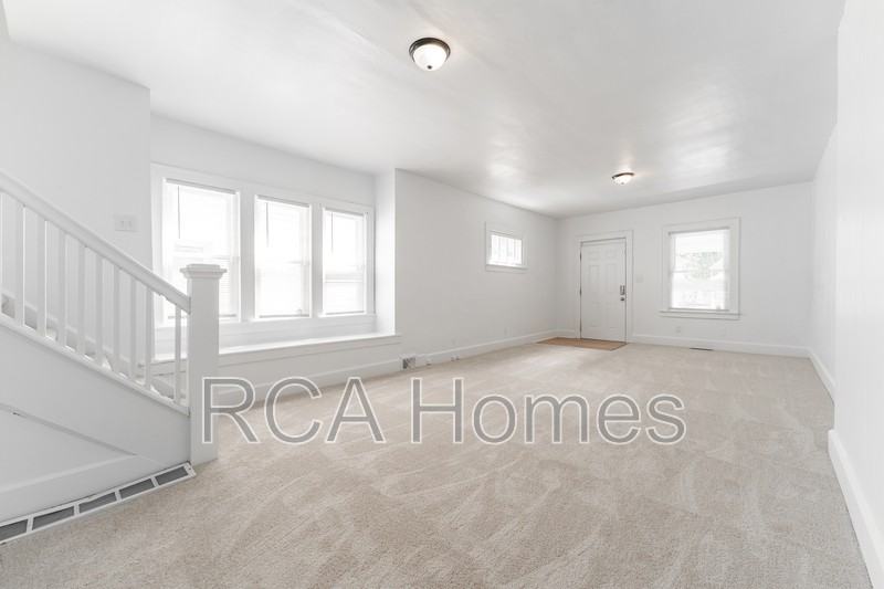 1125 N Dearborn St - Photo 6 of 11