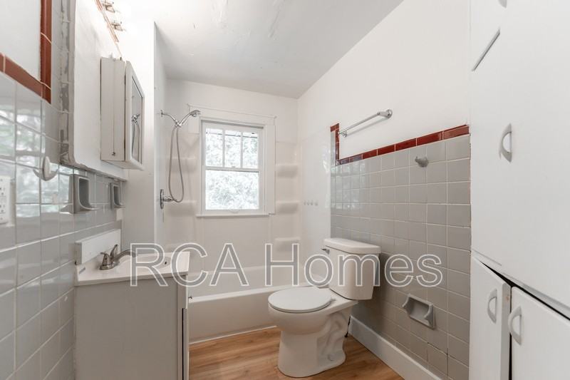 1125 N Dearborn St - Photo 7 of 11