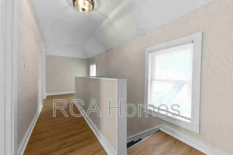 1441 E 11th St - Photo 7 of 13
