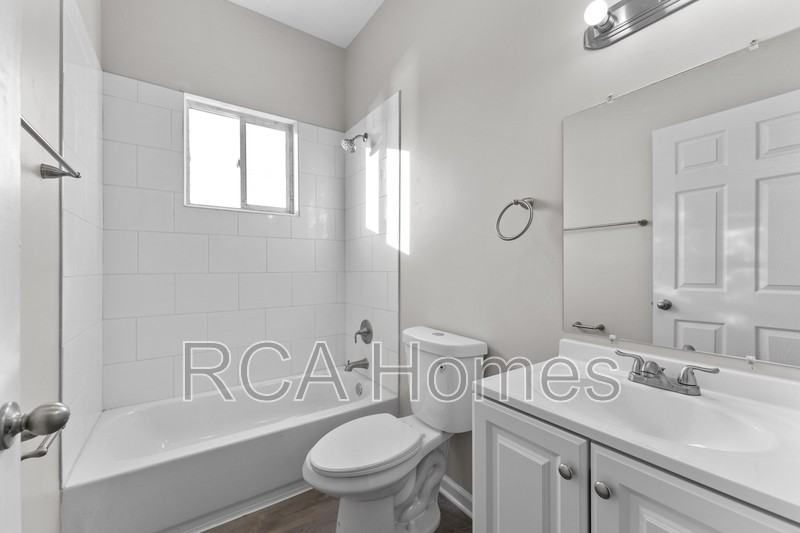 2912 N Kenwood Ave - Photo 5 of 14