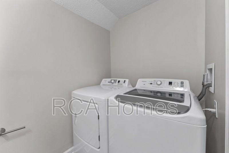 2912 N Kenwood Ave - Photo 7 of 14