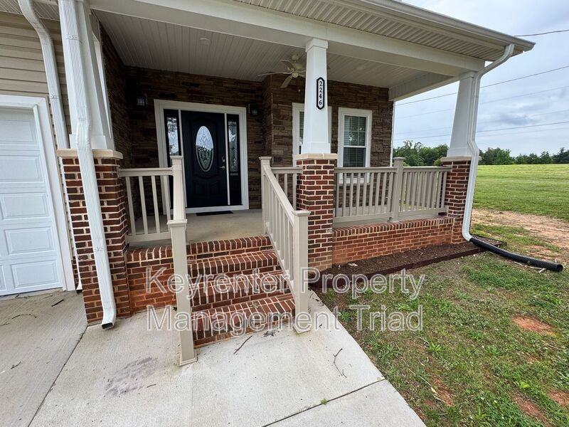 2246 Dean Rd - Photo 2 of 25