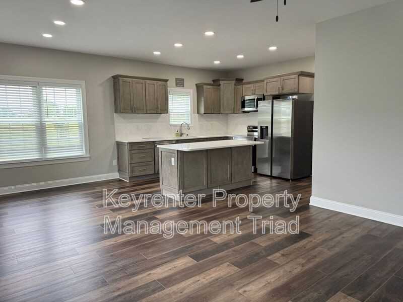 2246 Dean Rd - Photo 3 of 25