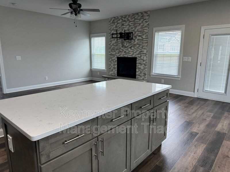 2246 Dean Rd - Photo 6 of 25