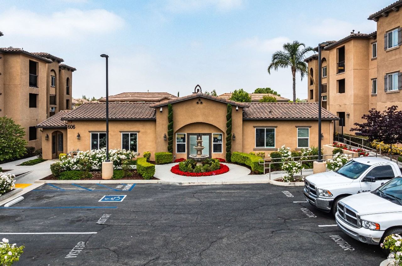Santa Barbara Luxury Apartment Homes - Photo 4 of 50