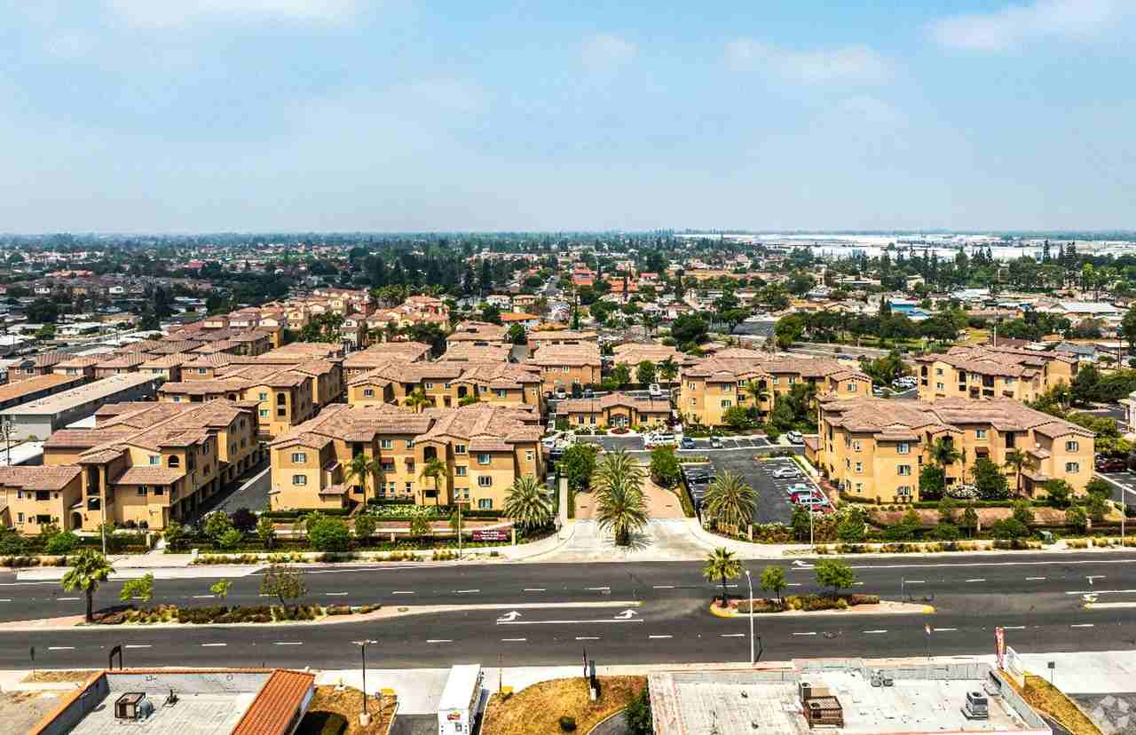 Santa Barbara Luxury Apartment Homes - Photo 5 of 50