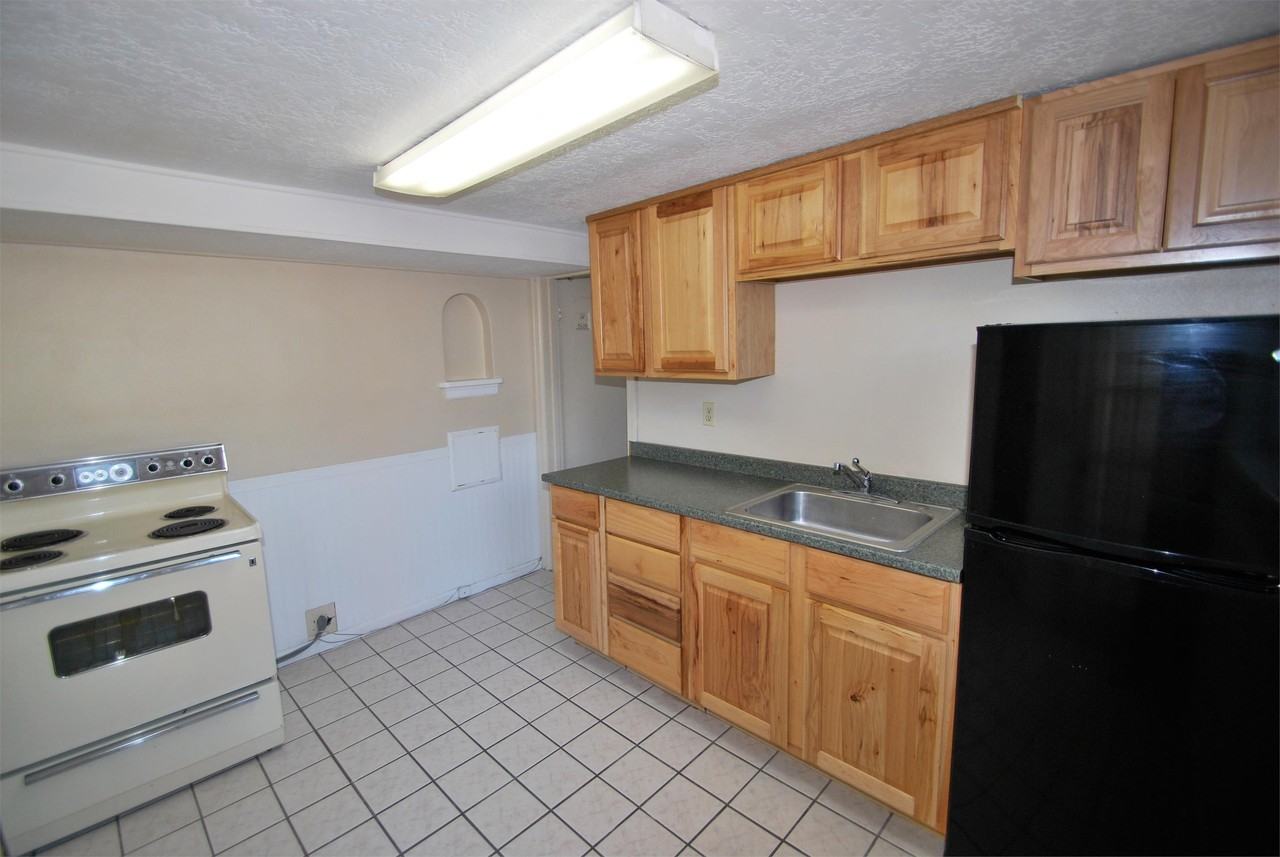 234 E 100 N - Photo 3 of 11