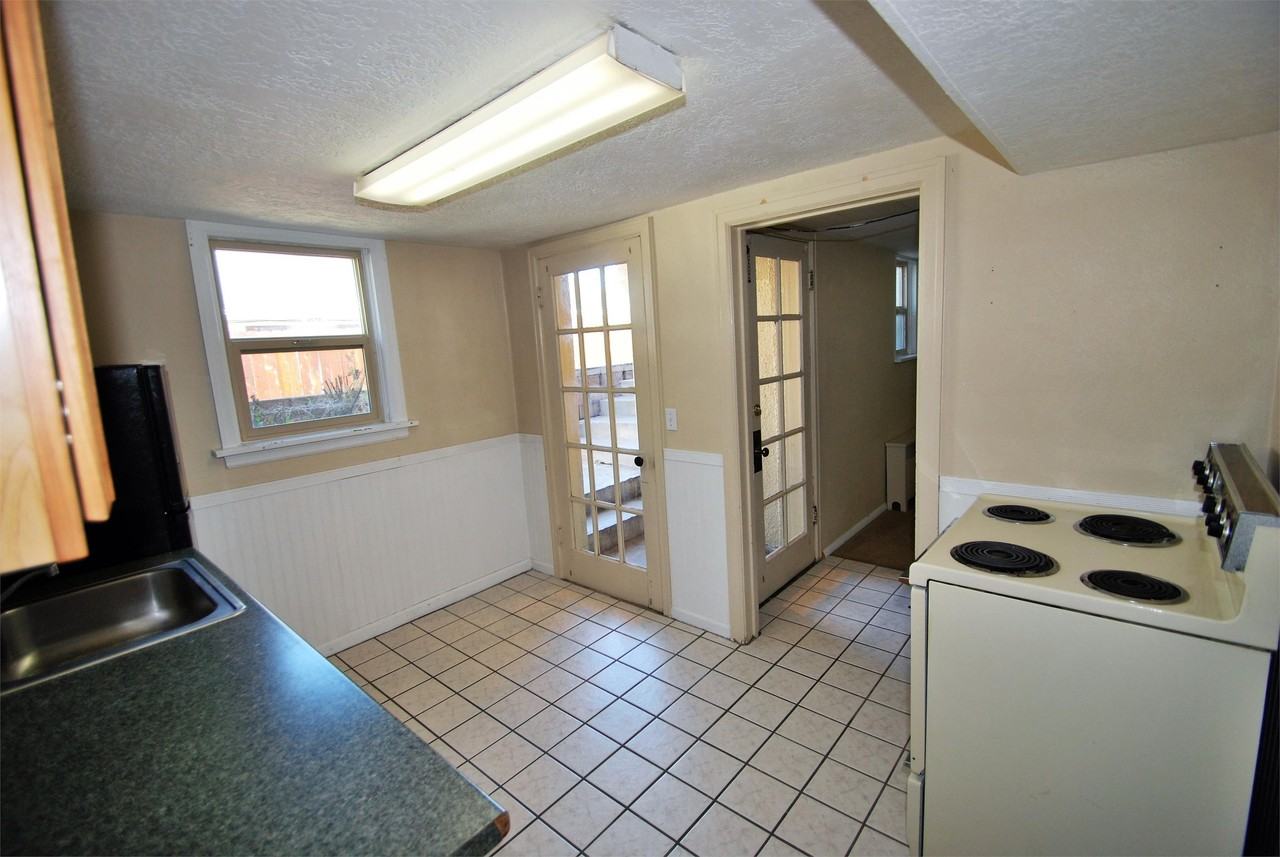 234 E 100 N - Photo 5 of 11