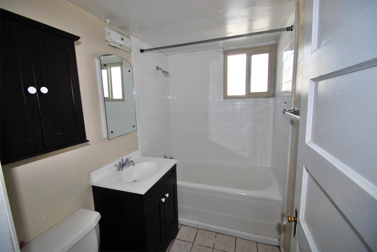 234 E 100 N - Photo 6 of 11