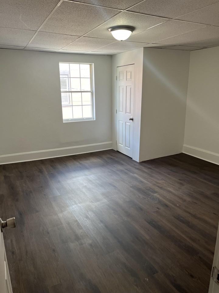 32 West 4th Street - Photo 6 of 10