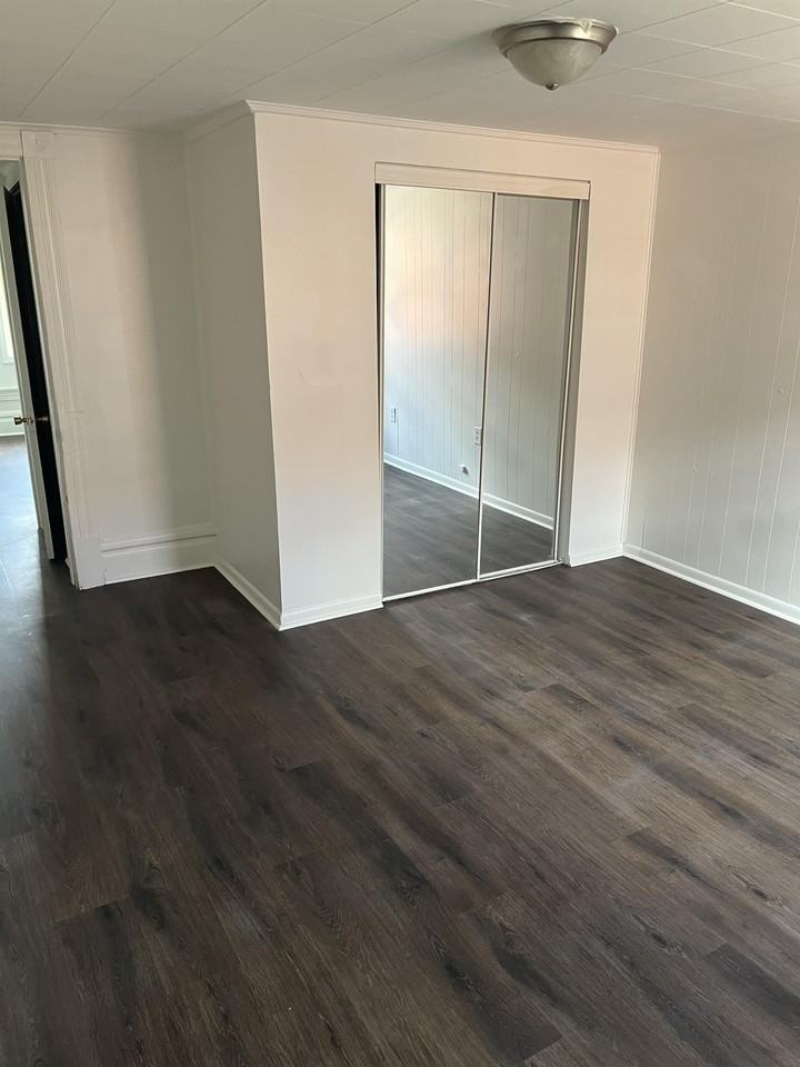 32 West 4th Street - Photo 7 of 10